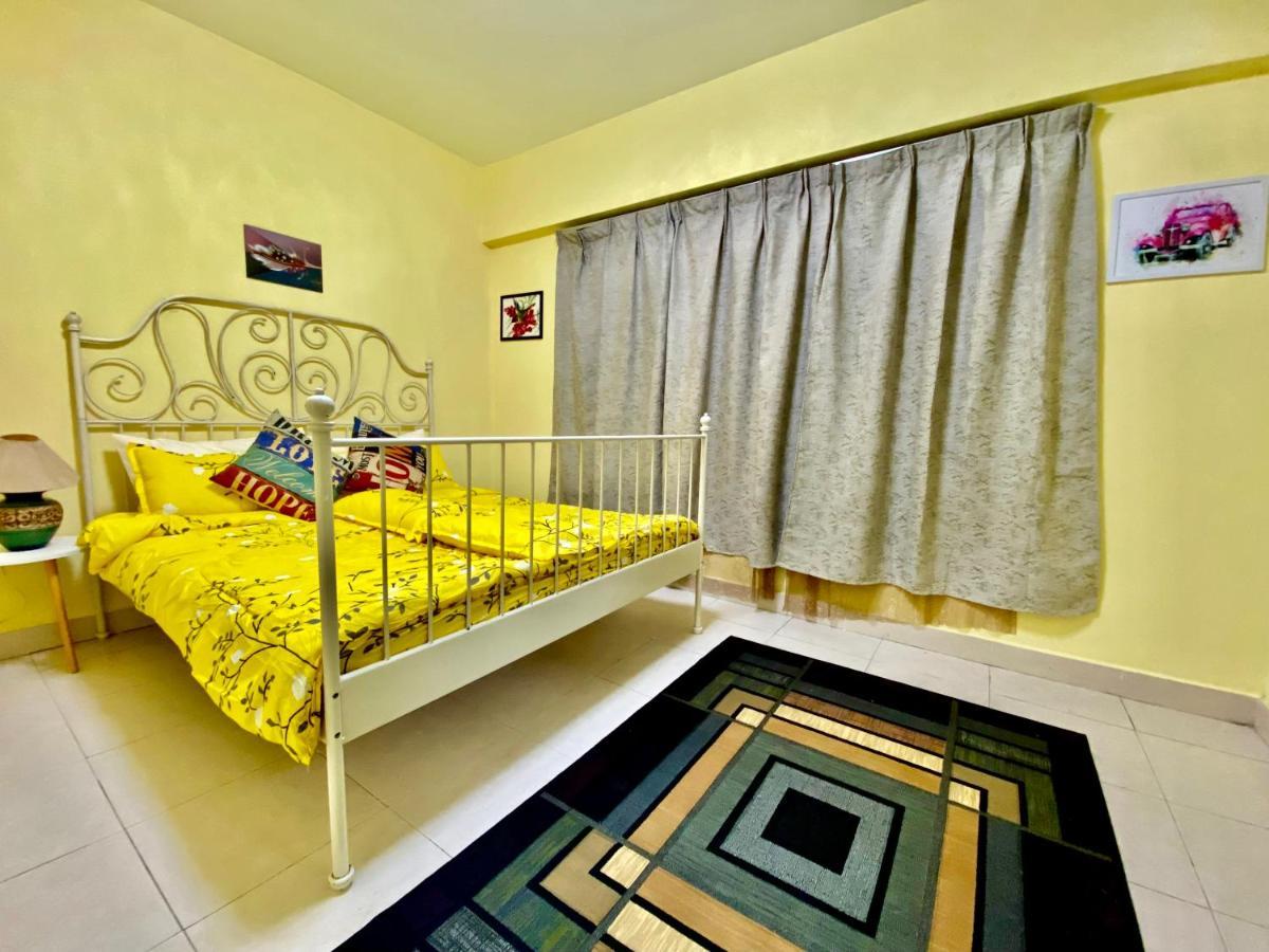 Putravilla Condominium Lovely & Spacious With Public Pool Kampong Kerdas Exterior photo
