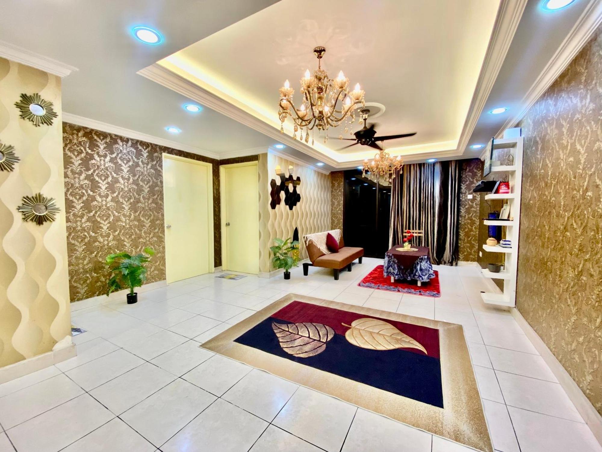 Putravilla Condominium Lovely & Spacious With Public Pool Kampong Kerdas Exterior photo